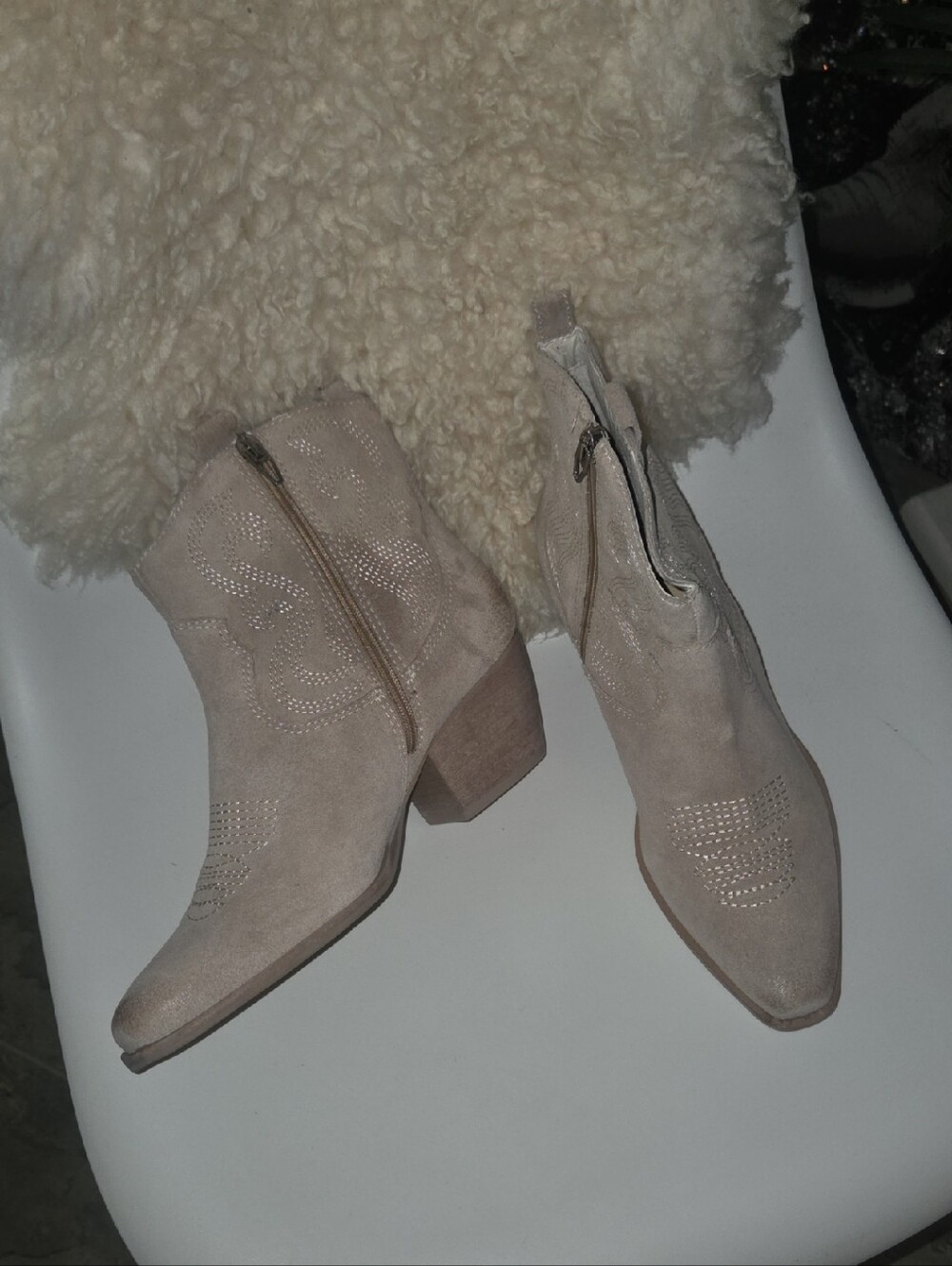 NWB Dolce Vita Suede Western Ankle Boots Embroidered Booties Tan Neutral Size9